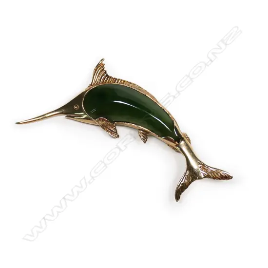 A 9ct gold and pounamu brooch,