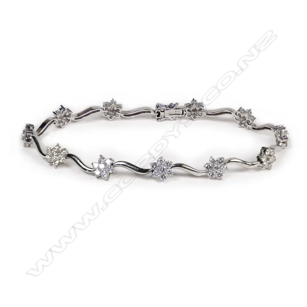 An 18ct white gold and diamond bracelet, Image 1++