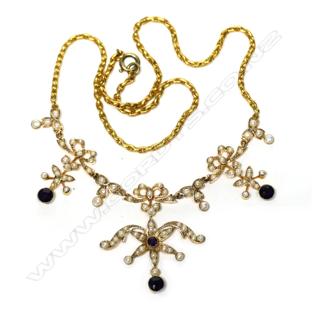 A good c.1900 9ct gold pendant necklace Image 1++