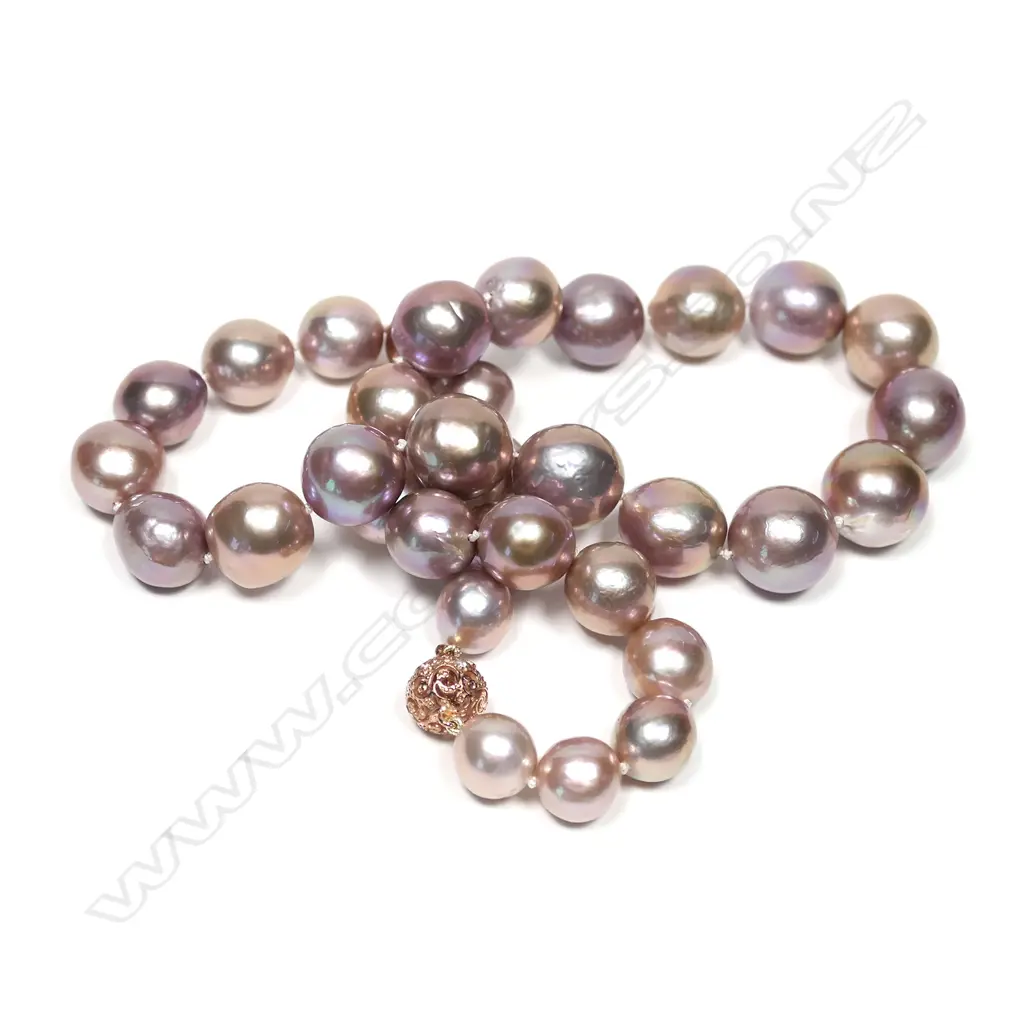 A pink cultured pearl necklace, Image 1++