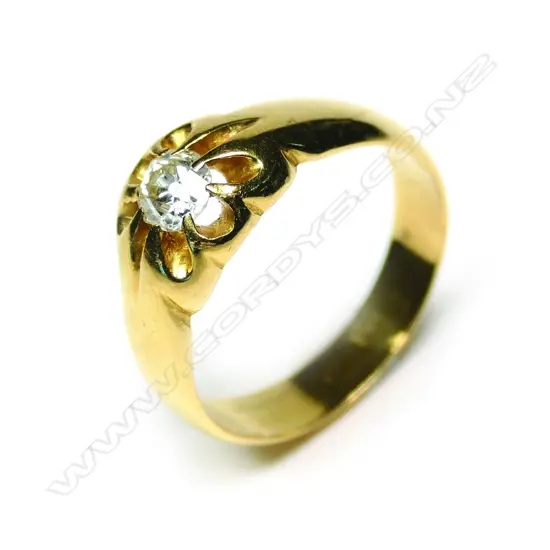 An early 20thC, 18ct yellow gold solitaire diamond ring,