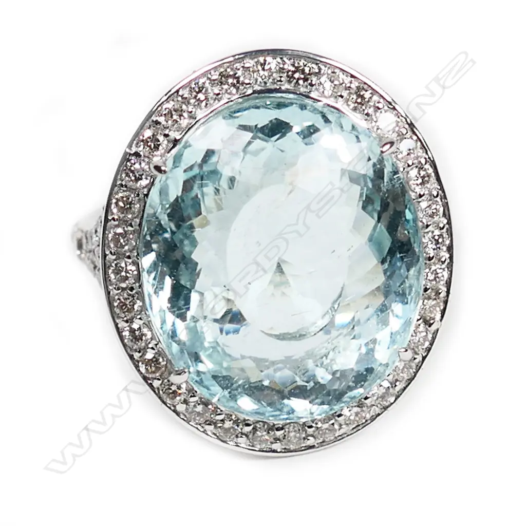 A 14ct white gold, aquamarine and diamond cocktail ring, Image 1++