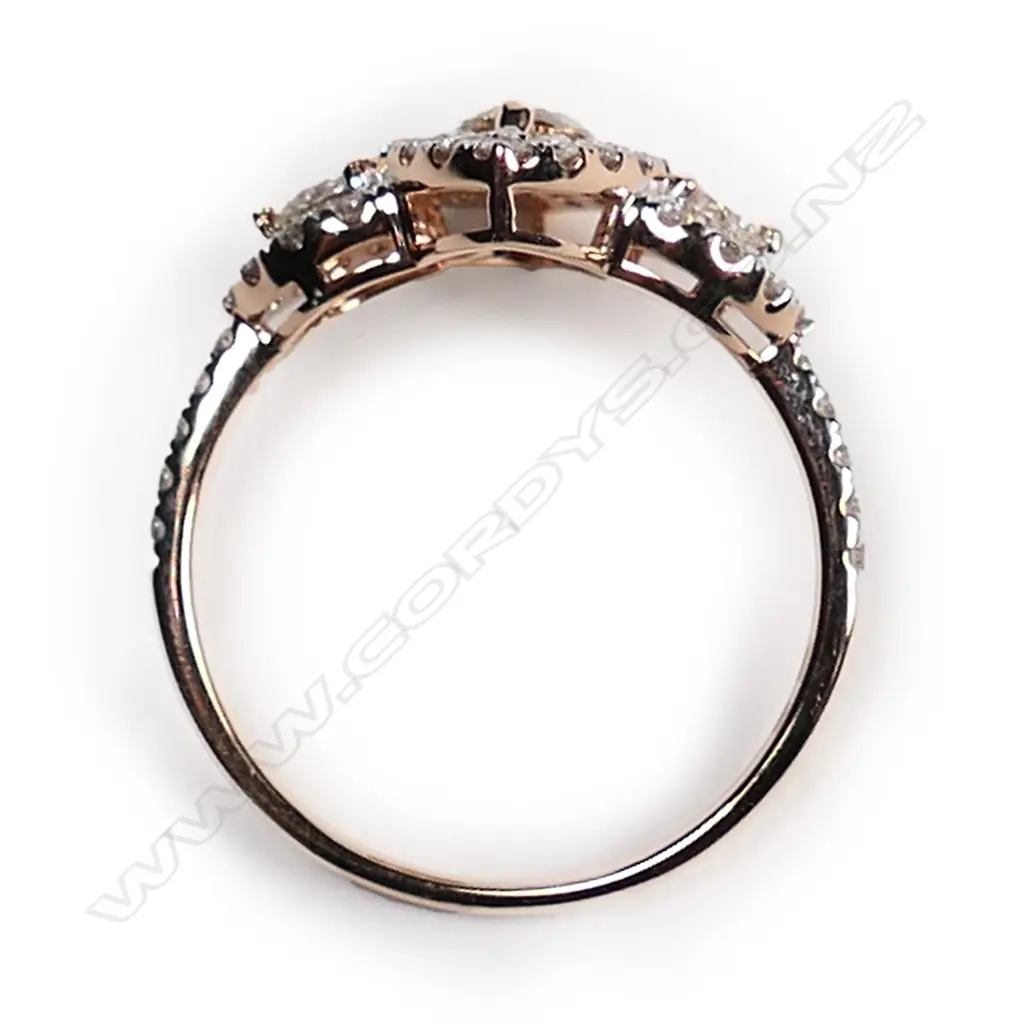 A 14ct rose gold and diamond antique style ring, Image 1++