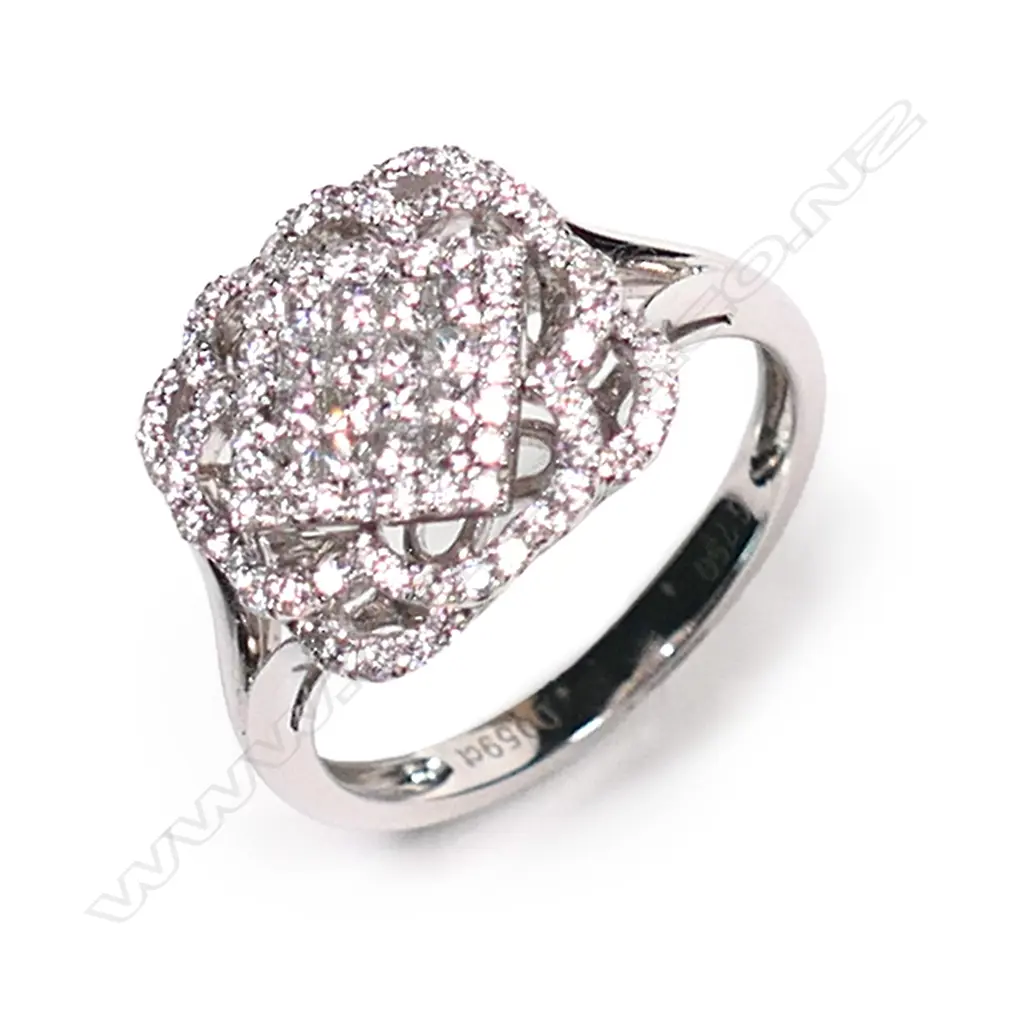 An 18ct white gold and diamond ring, Image 1++