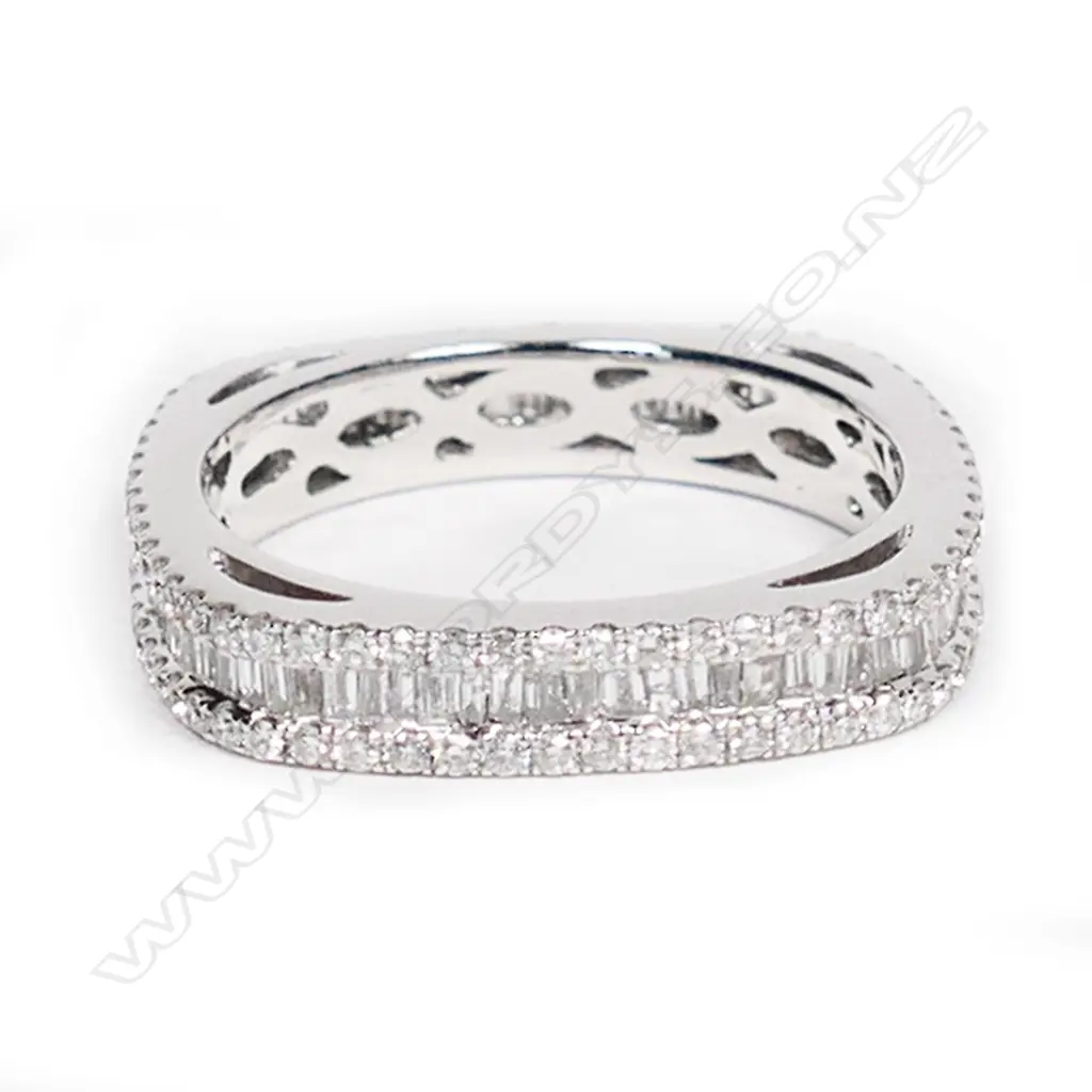 An 18ct white gold and diamond set band, Image 1++