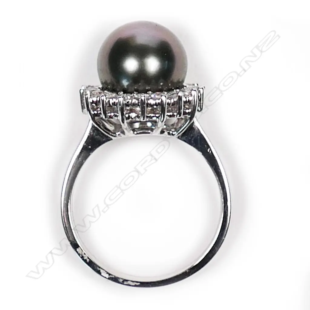 An 18ct white gold, diamond and pearl ring, Image 1++