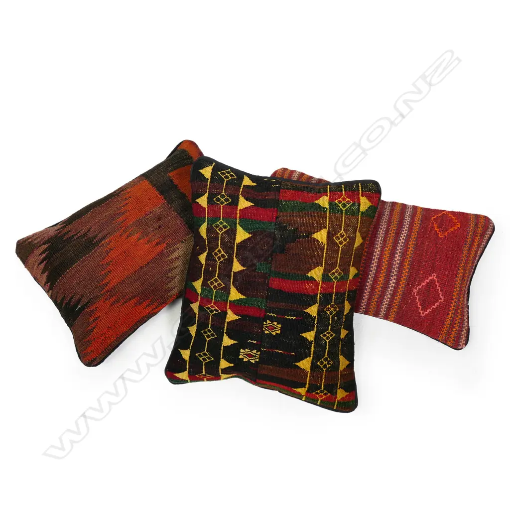 Three Persian scatter cushions, Image 1++