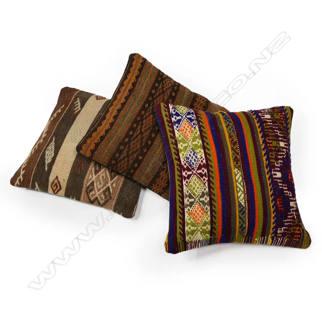 Three Persian scatter cushions, Image 1++