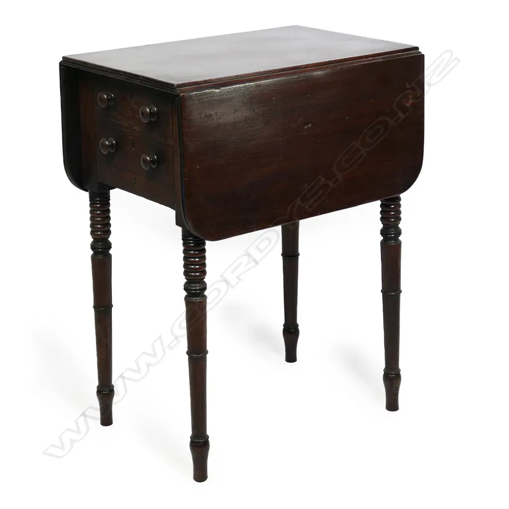 A Regency mahogany small Pembroke table, Image 1++