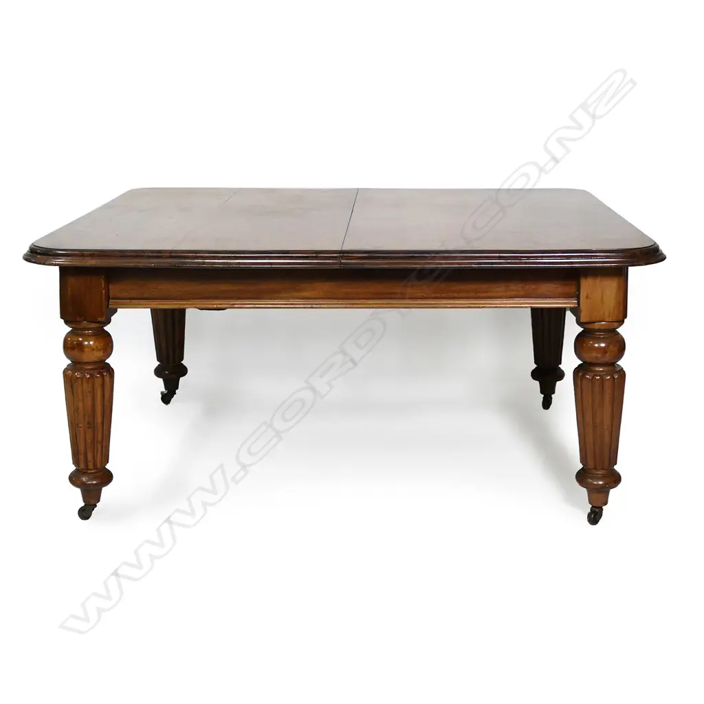 A good Victorian mahogany banquet extension dining table Image 1++
