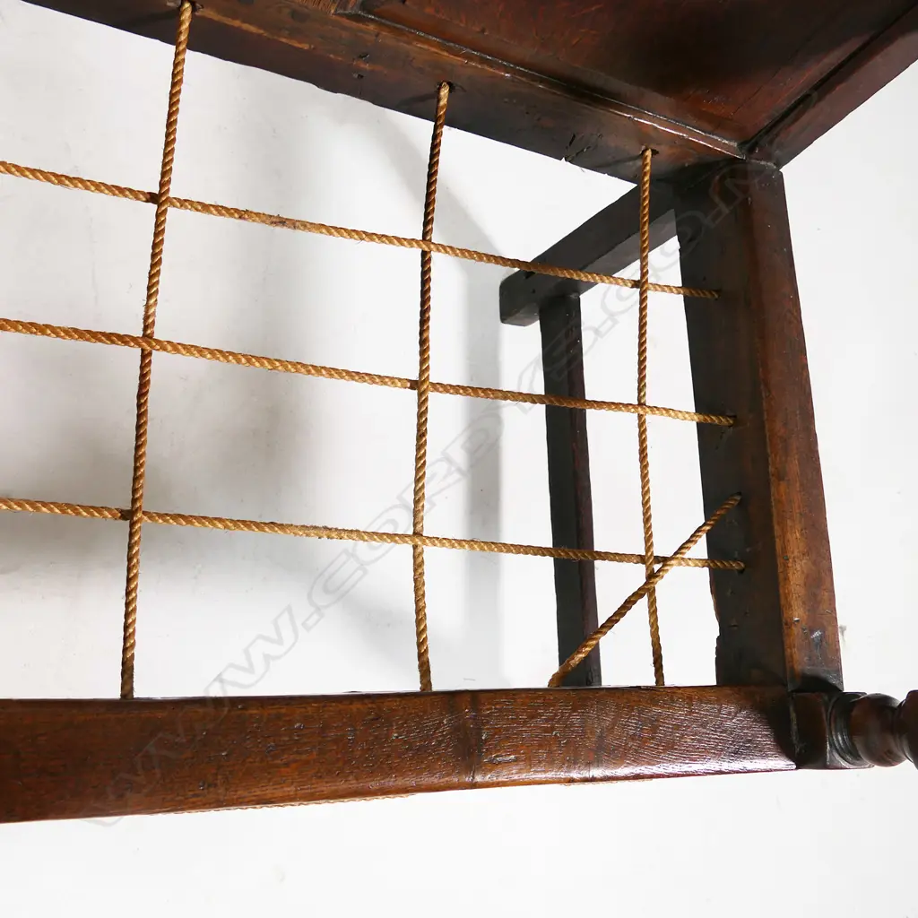 An 18thC oak settle, Image 1++