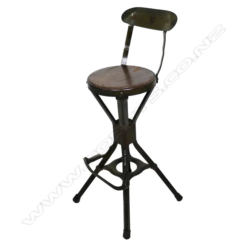 A vintage industrial clerk's chair, Image 1++