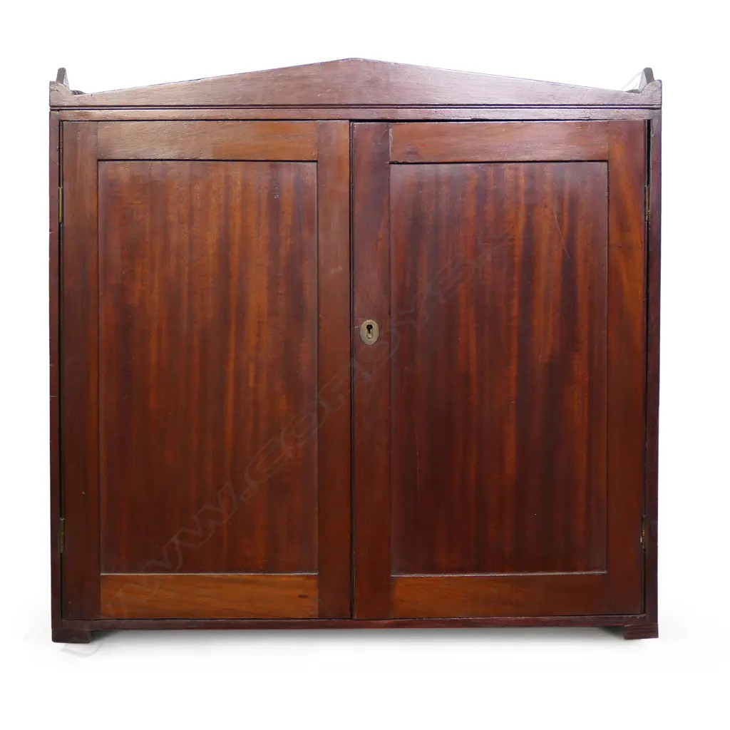 A small Georgian mahogany wall cabinet, Image 1++