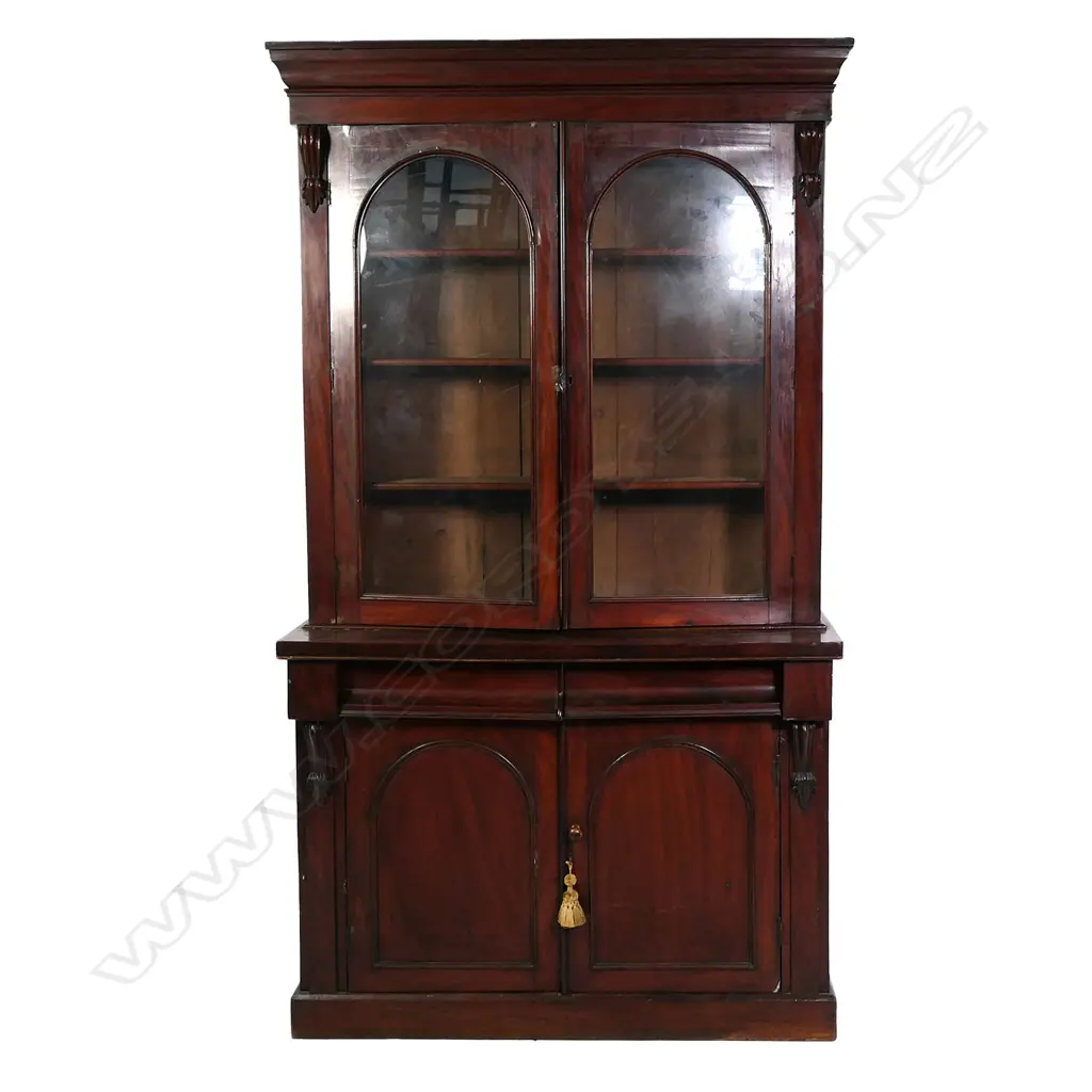 A Victorian mahogany bookcase cabinet, Image 1++