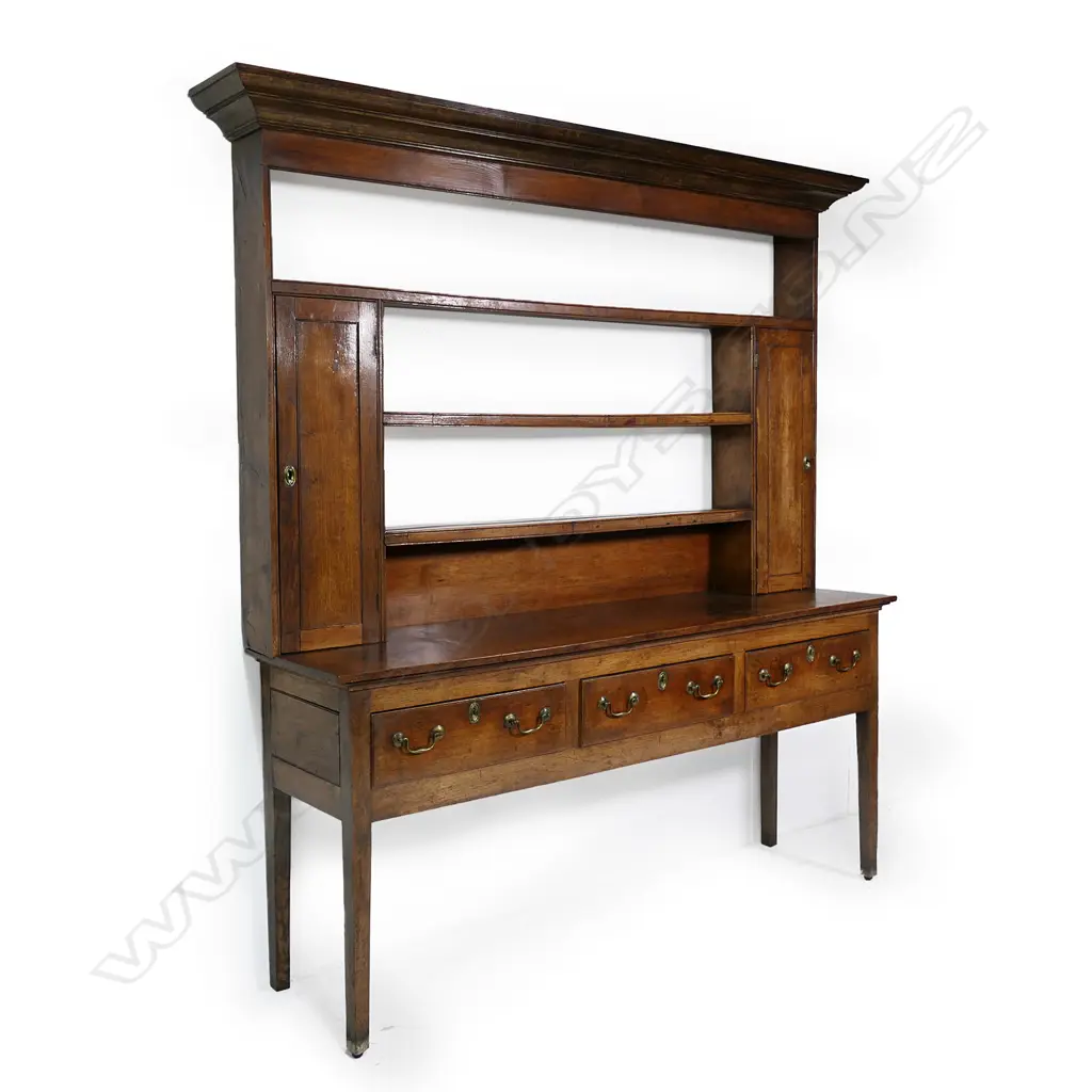 An 18thC oak Welsh dresser, Image 1++