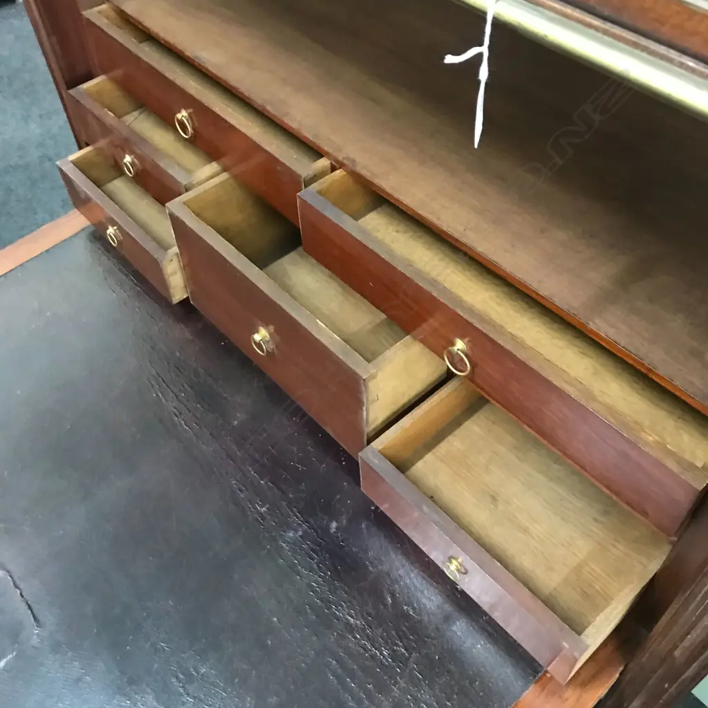 A 19thC French walnut secrétaire à abattant, Image 1++