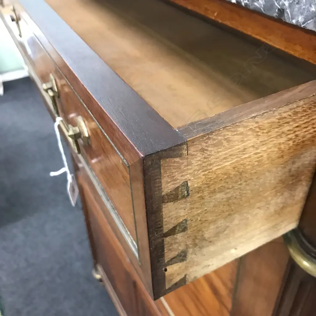 A 19thC French walnut secrétaire à abattant, Image 1++