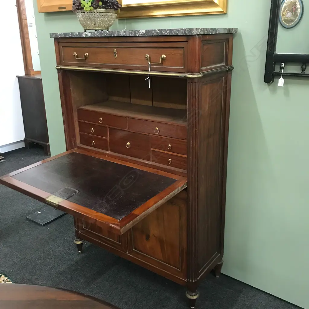 A 19thC French walnut secrétaire à abattant, Image 1++