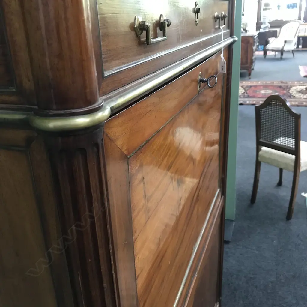 A 19thC French walnut secrétaire à abattant, Image 1++