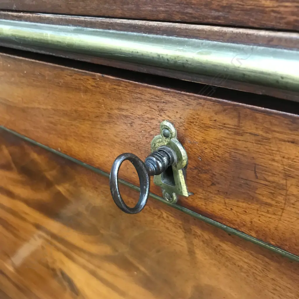 A 19thC French walnut secrétaire à abattant, Image 1++