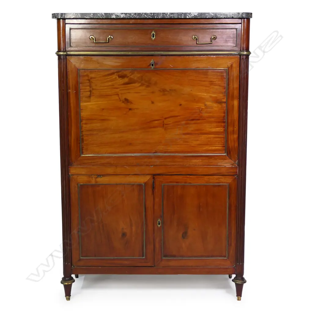 A 19thC French walnut secrétaire à abattant, Image 1++