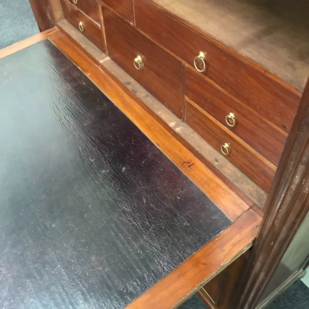 A 19thC French walnut secrétaire à abattant, Image 1++