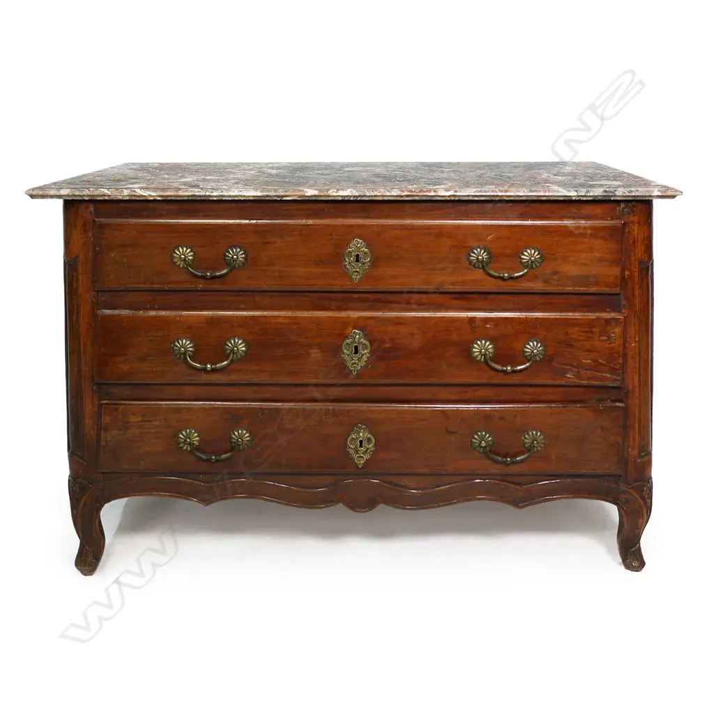 A Louis XV walnut, flat front commode, Image 1++