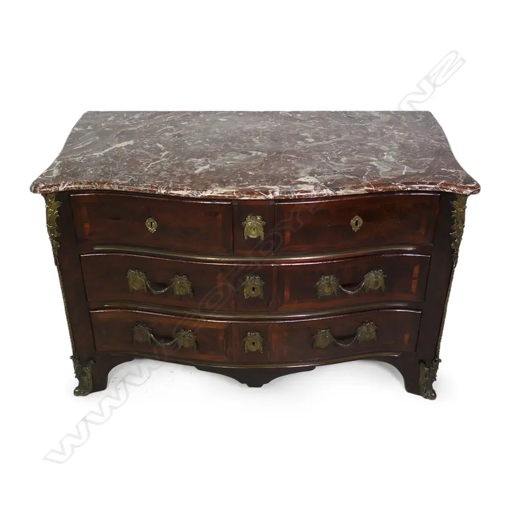 A Louis XV walnut commode, Image 1++