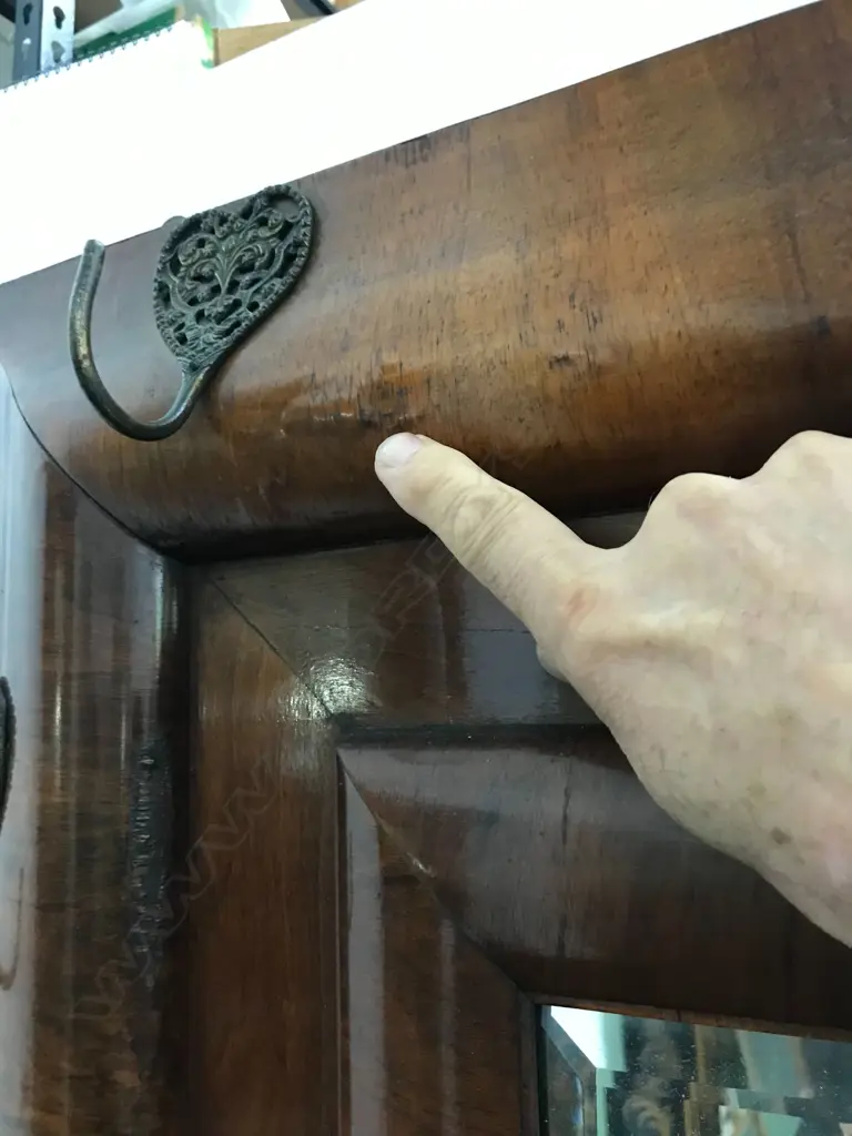 A Regency mahogany mirror/hat rack, Image 1++