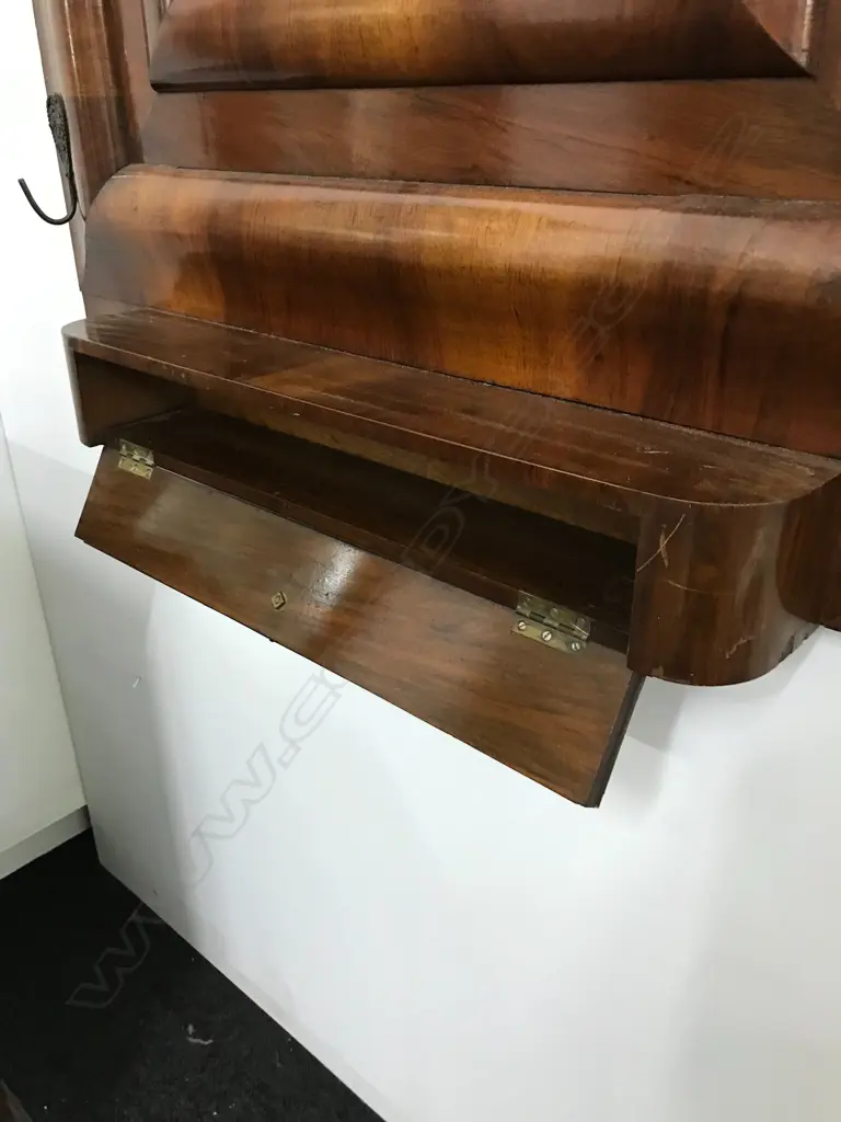 A Regency mahogany mirror/hat rack, Image 1++