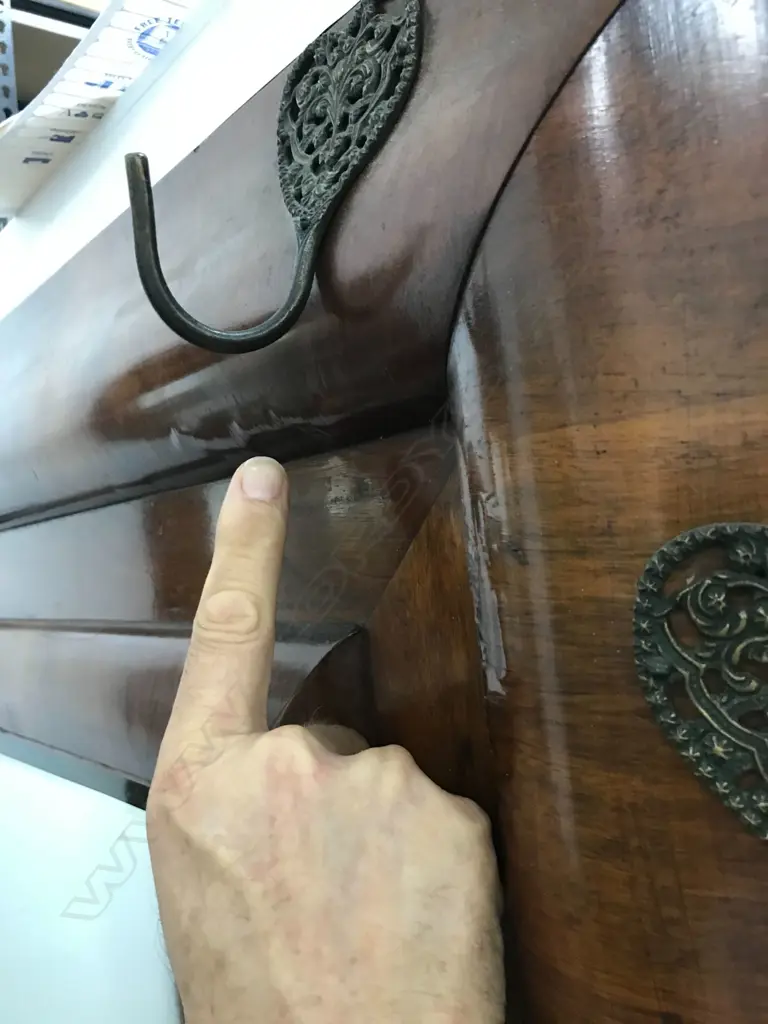 A Regency mahogany mirror/hat rack, Image 1++