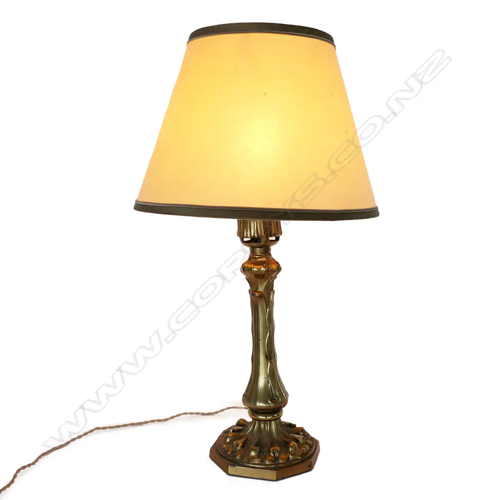 VINTAGE GILT BRASS LAMP Image 1++