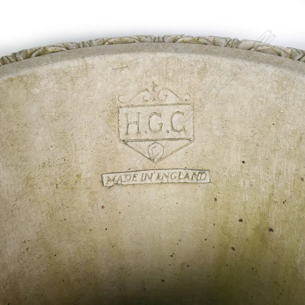 A quality English made cast concrete classical garden urn, Image 1++