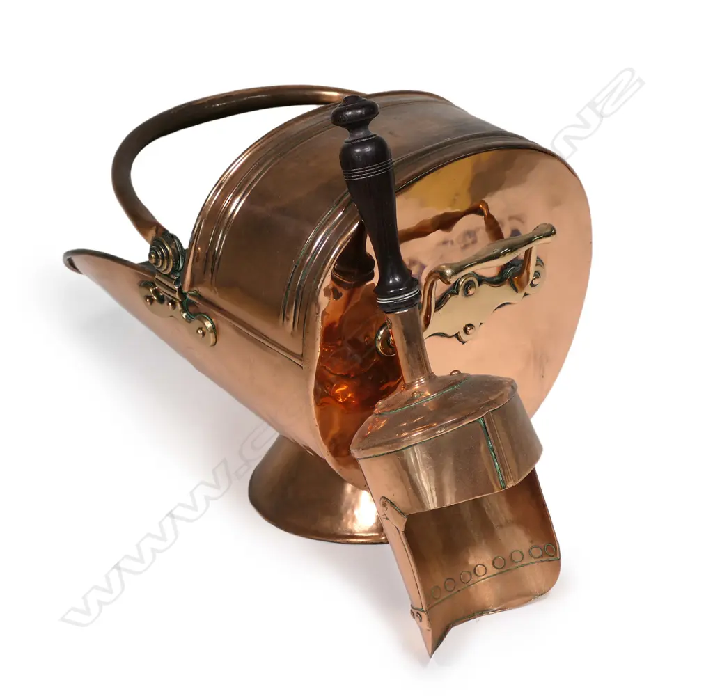 A Victorian copper coal scuttle, Image 1++