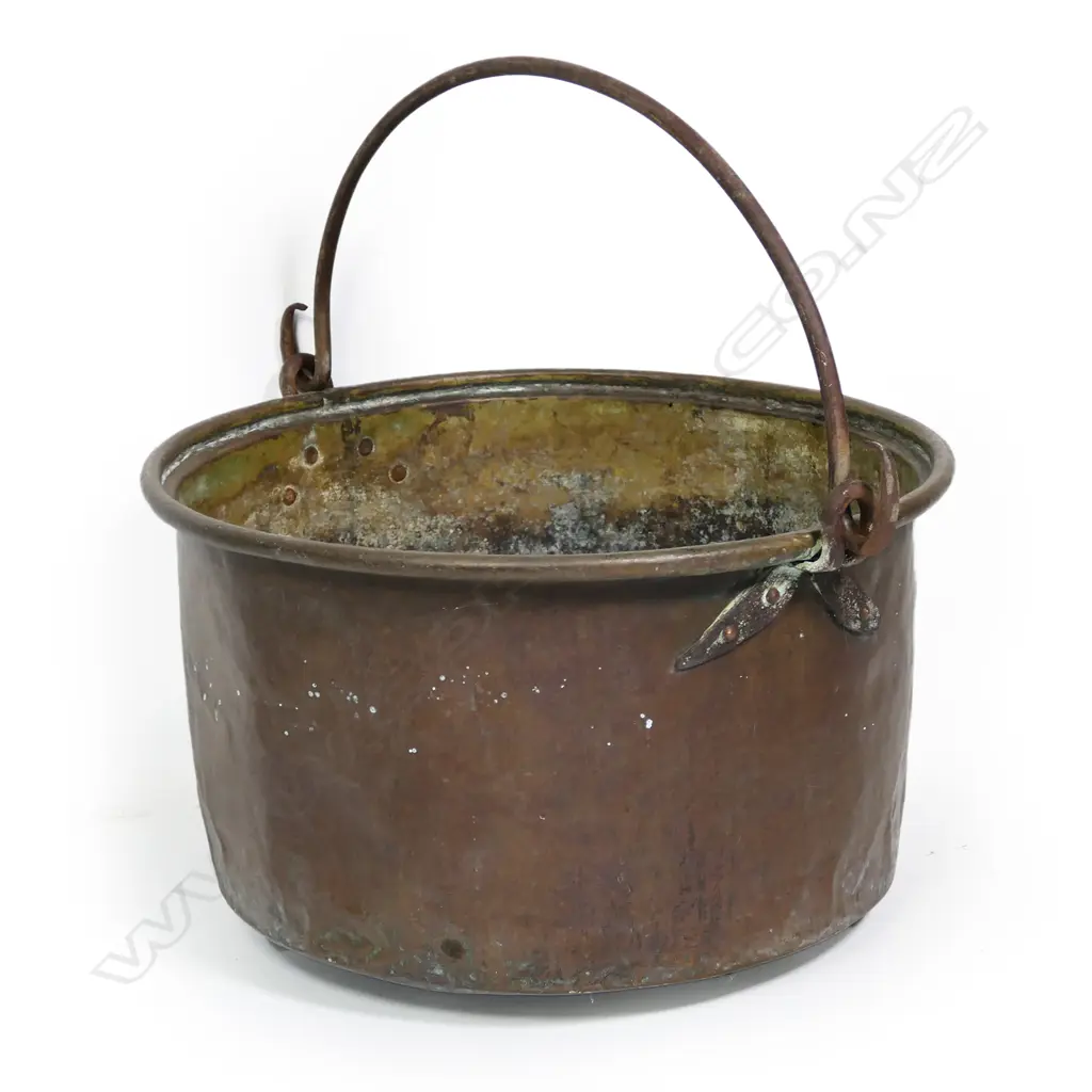 A massive Victorian copper, swing handled pot, Image 1++
