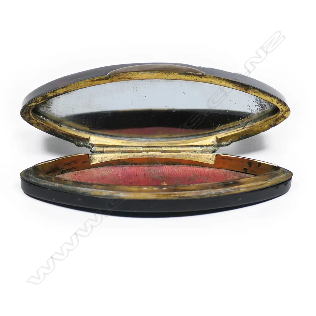 A Georgian tortoiseshell patch box, Image 1++