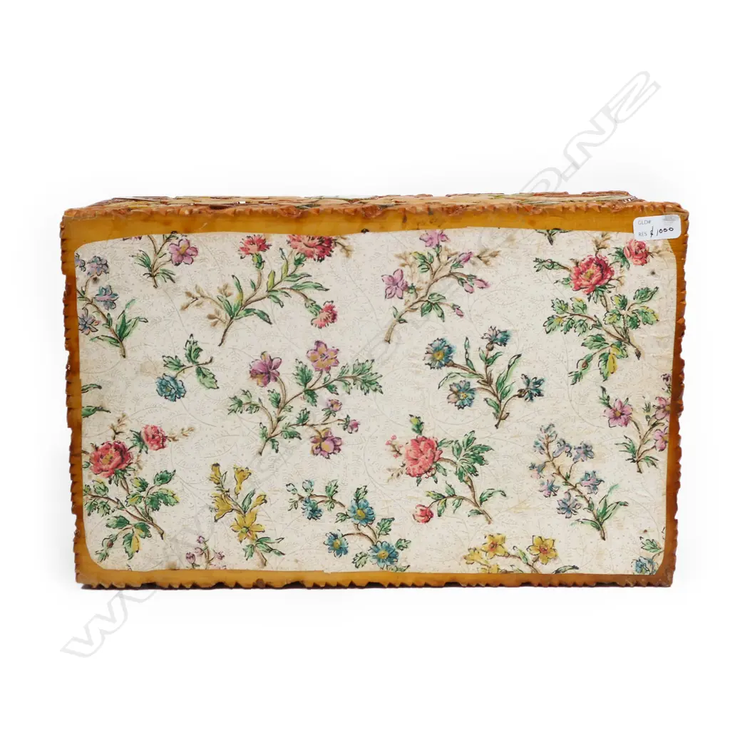 Jane Brenkley carved and painted wooden box Image 1++