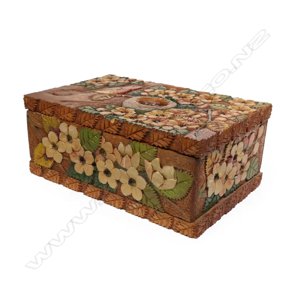 Jane Brenkley carved and painted wooden box Image 1++