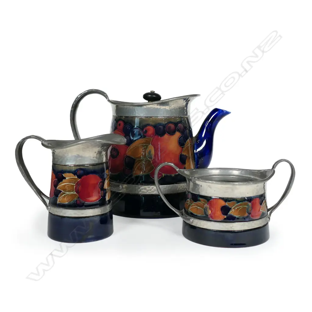 A William Moorcroft ‘Pomegranate’ three-piece tea set, Image 1++