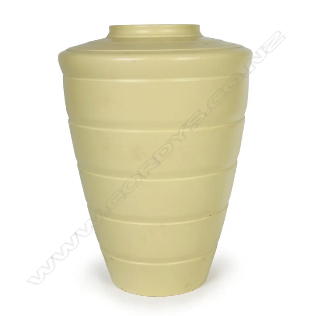 A Keith Murray for Wedgwood shoulder vase Image 1++