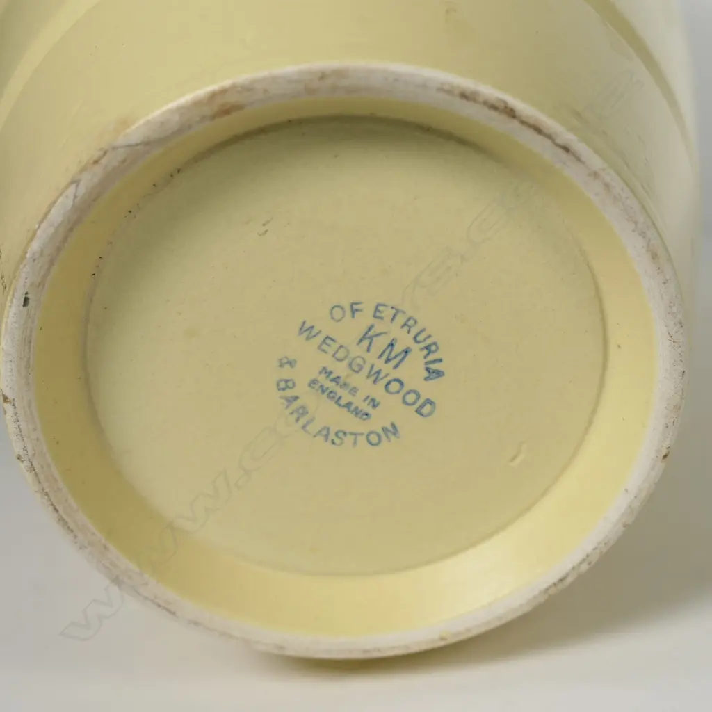 A Keith Murray for Wedgwood shoulder vase Image 1++