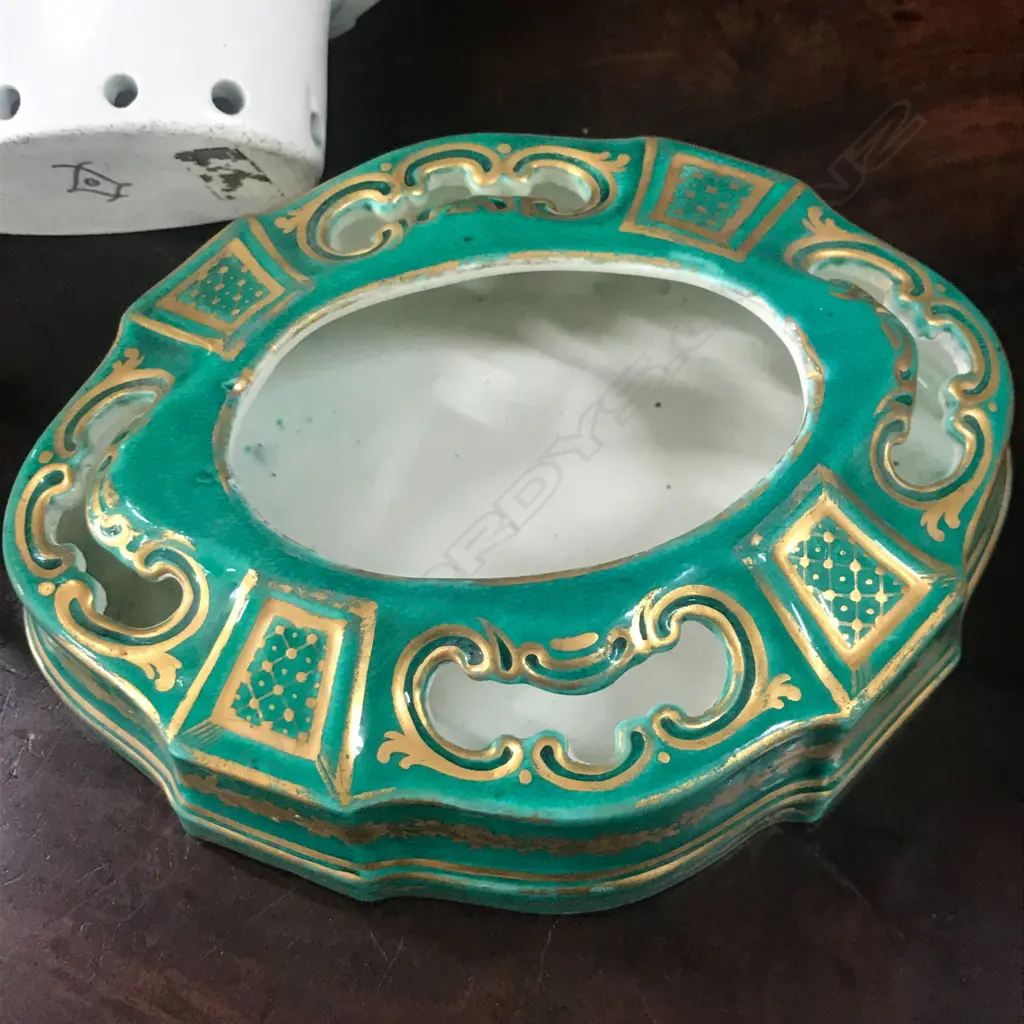 A pair of Louis XVI 18thC Sèvres green-ground ‘Vases Hollandois’, Image 1++