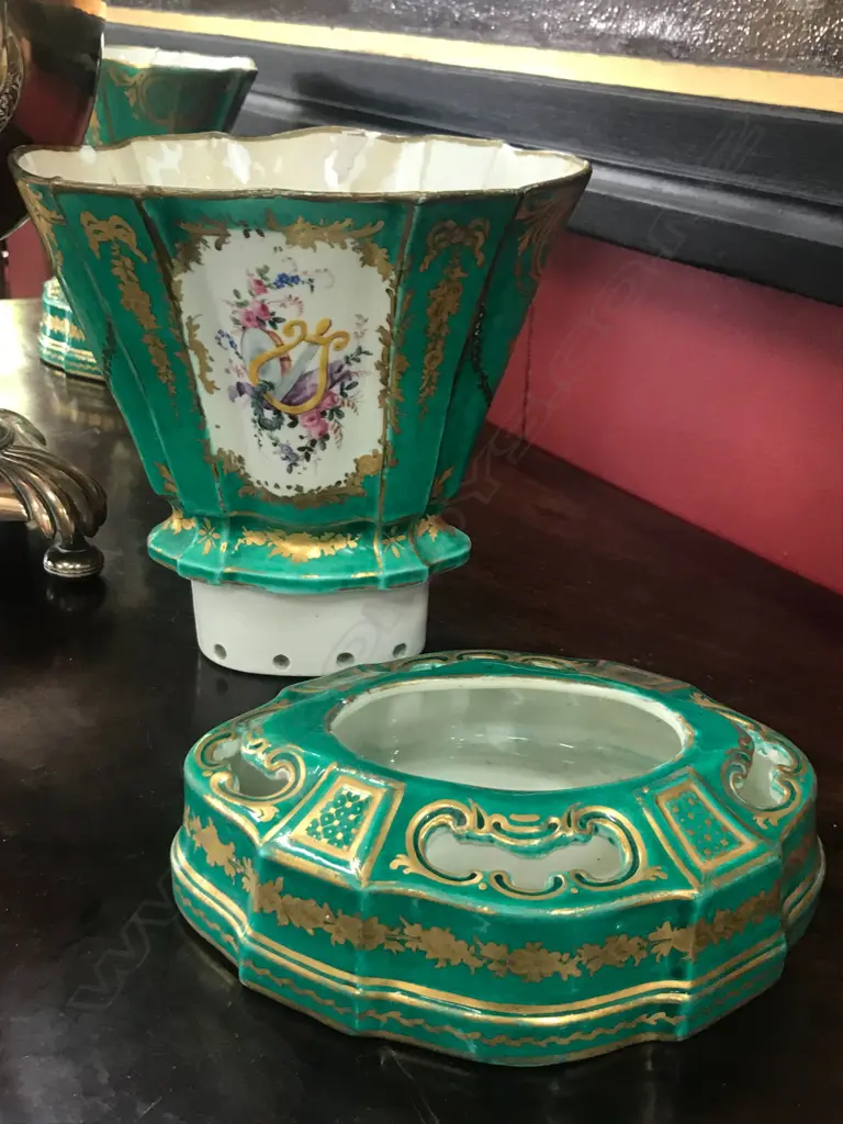 A pair of Louis XVI 18thC Sèvres green-ground ‘Vases Hollandois’, Image 1++