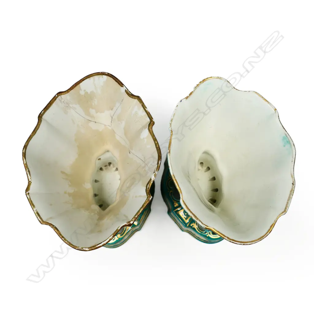 A pair of Louis XVI 18thC Sèvres green-ground ‘Vases Hollandois’, Image 1++