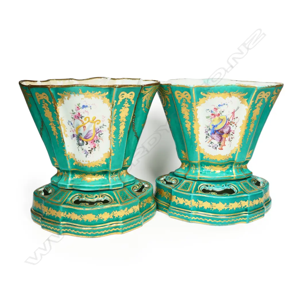 A pair of Louis XVI 18thC Sèvres green-ground ‘Vases Hollandois’, Image 1++