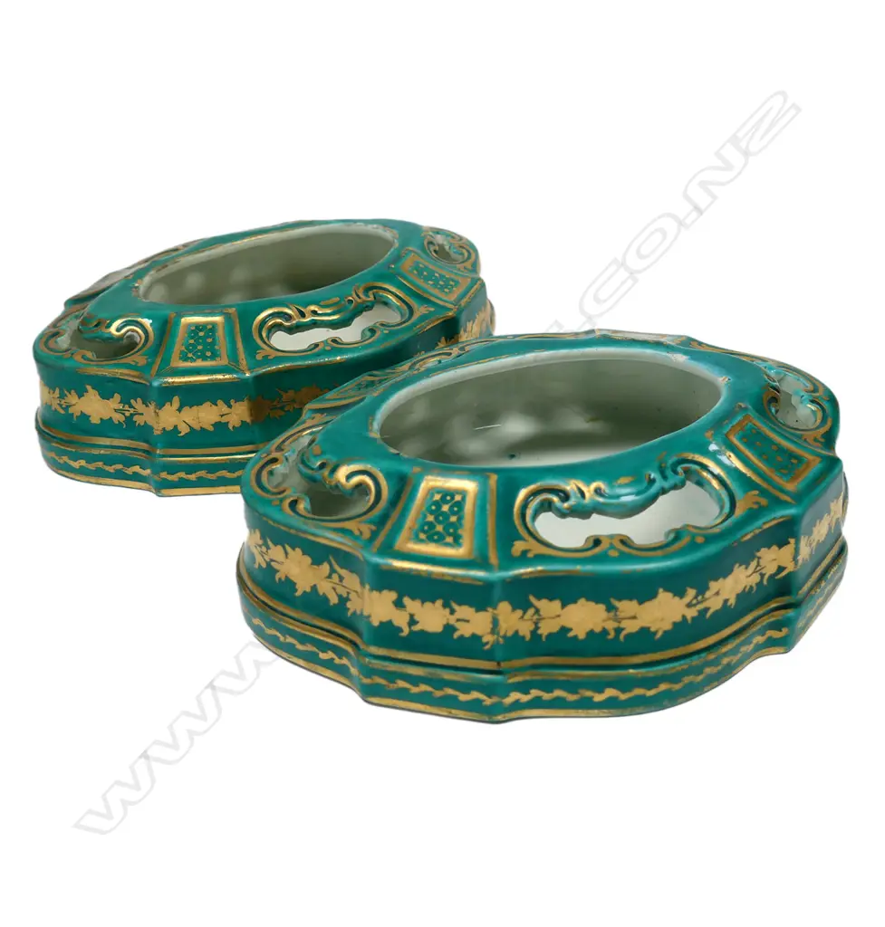 A pair of Louis XVI 18thC Sèvres green-ground ‘Vases Hollandois’, Image 1++