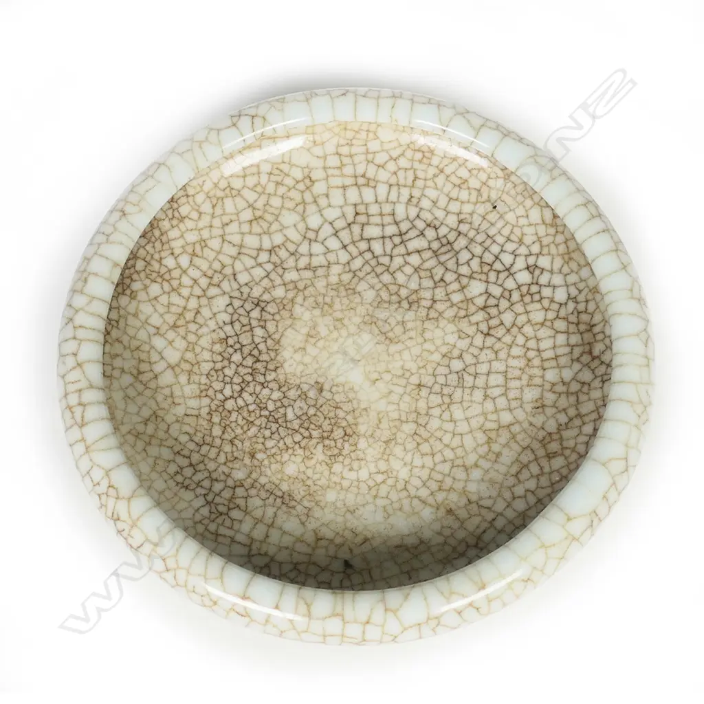 A Chinese crackle glaze porcelain brush washer dish, Image 1++