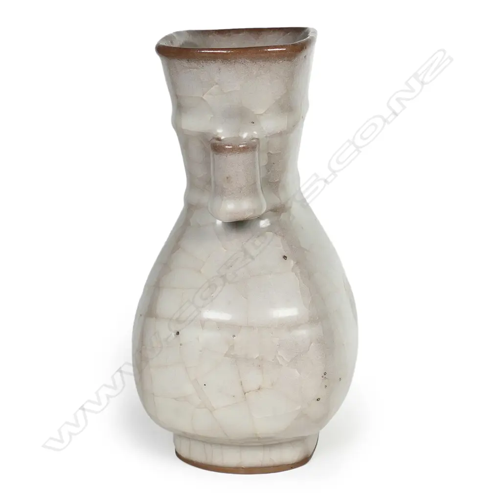 A Chinese Guan ware ‘arrow’ vase, Image 1++