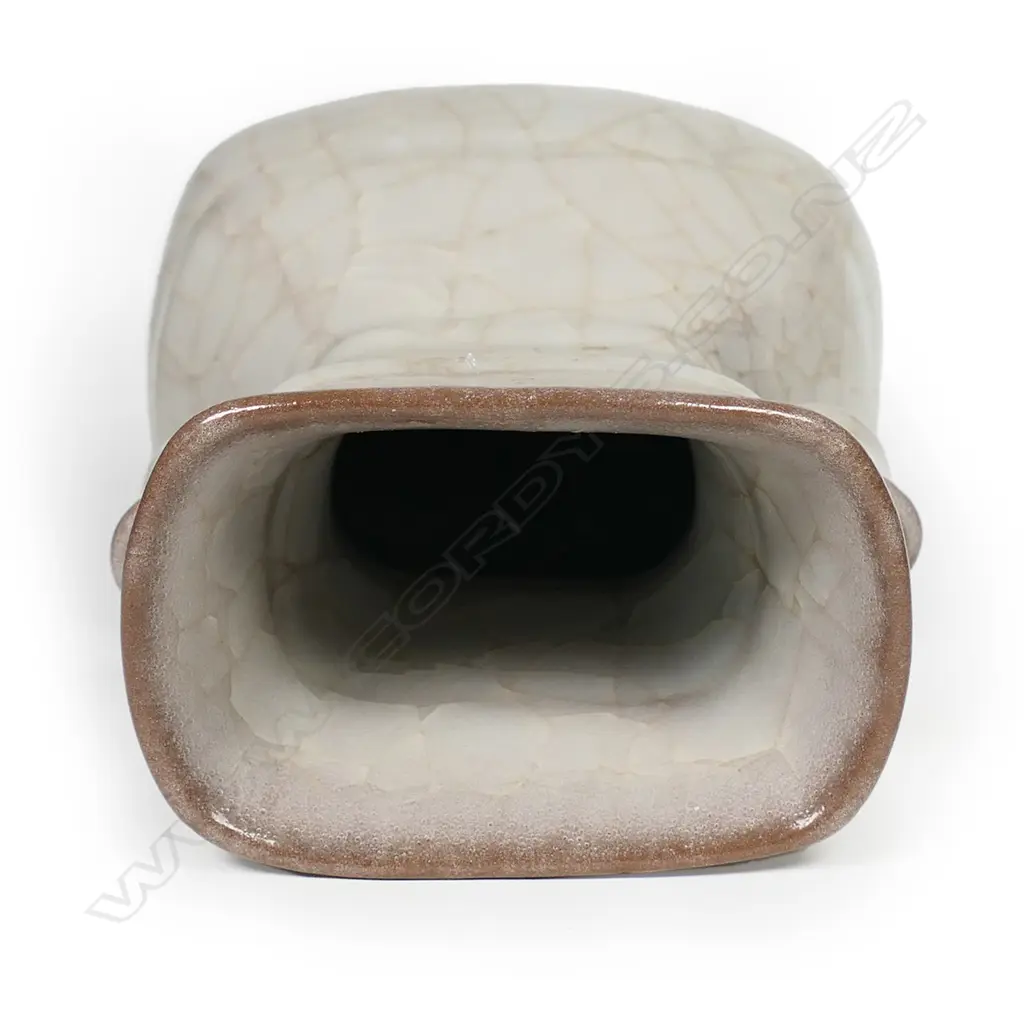 A Chinese Guan ware ‘arrow’ vase, Image 1++