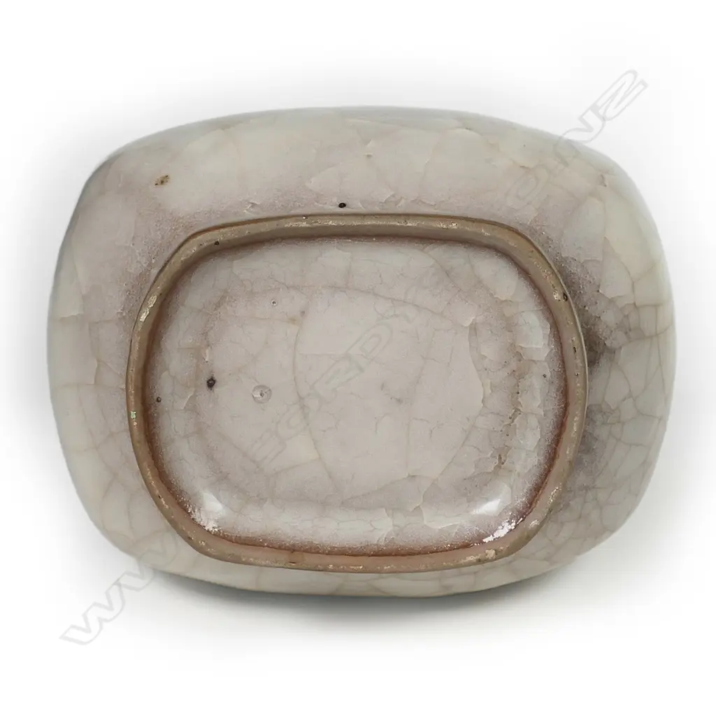 A Chinese Guan ware ‘arrow’ vase, Image 1++